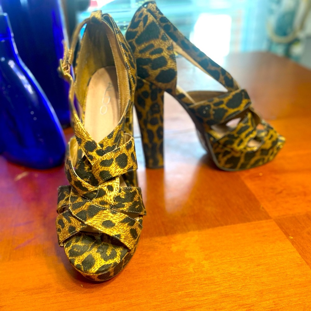 Aldo very high animal print platform heels